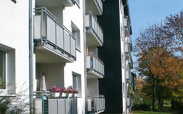 Außenansicht Fassade mit Balkons eines Objektes auf der Donatusstraße in Pulheim-Brauweiler